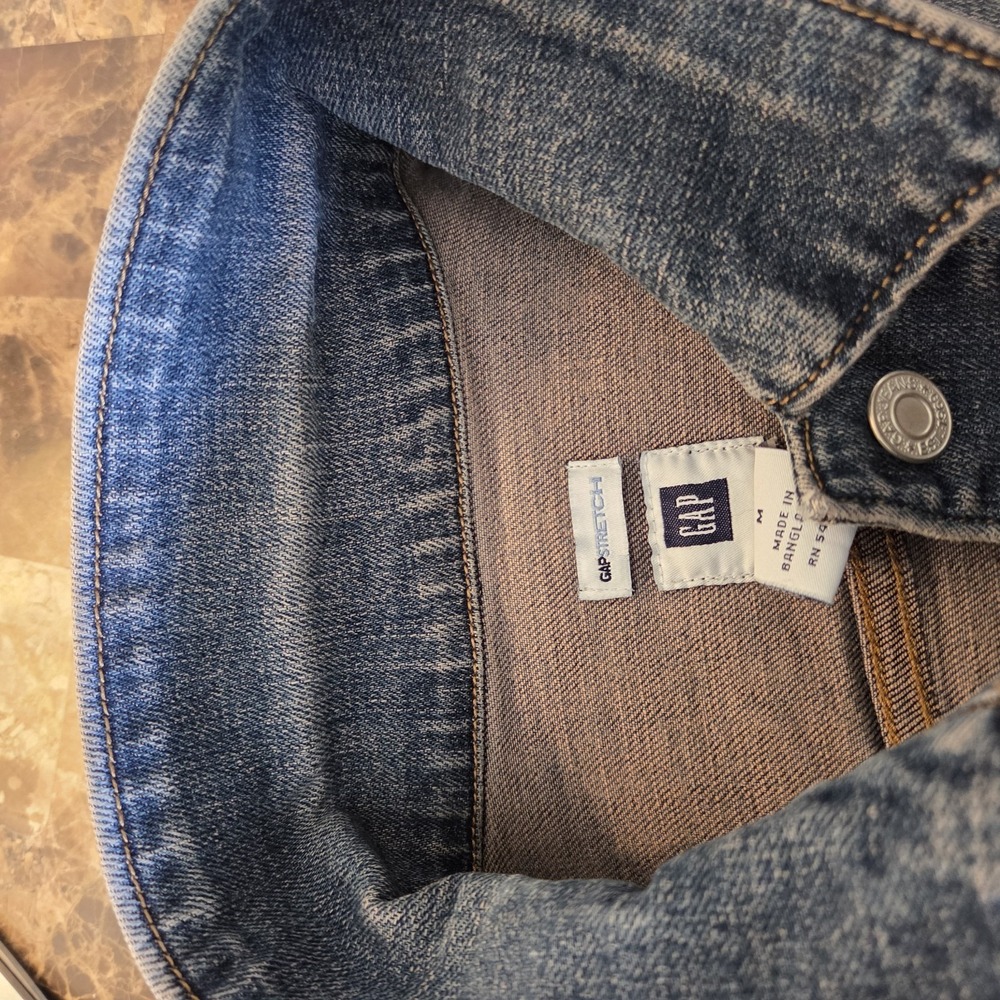 Gap sz M stretch jean jacket trucker style worn distressed look casual denim - Picture 12 of 12